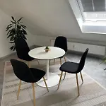 Wen Koenigsberger,ruhige Dg-wohnung In Weiden,2 Schlafzimmer,parkplatz, Zentral! Weiden in der Oberpfalz
