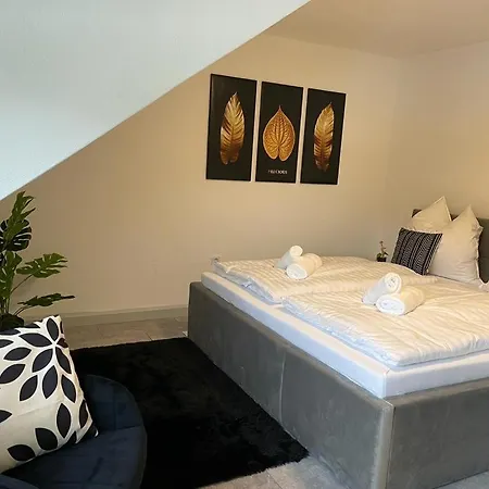 Wen Koenigsberger,ruhige Dg-wohnung In Weiden,2 Schlafzimmer,parkplatz, Zentral! Appartement