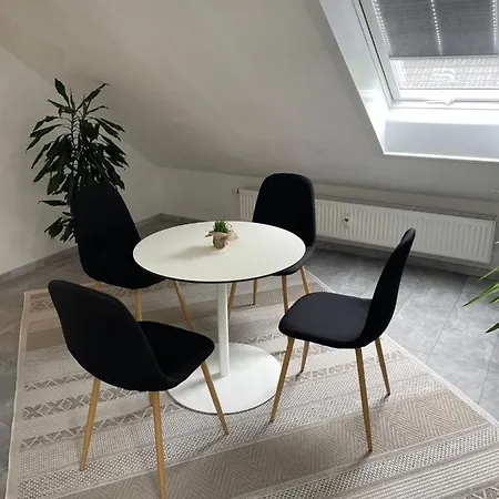 Wen Koenigsberger,ruhige Dg-wohnung In Weiden,2 Schlafzimmer,parkplatz, Zentral! 魏登