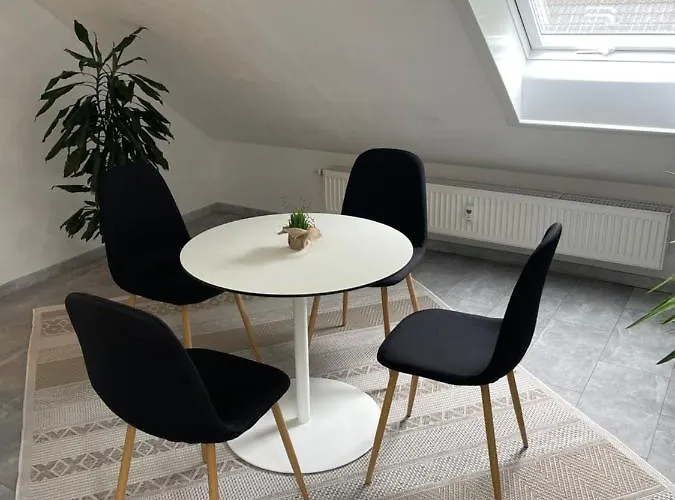 Wen Koenigsberger,ruhige Dg-wohnung In Weiden,2 Schlafzimmer,parkplatz, Zentral! Weiden in der Oberpfalz