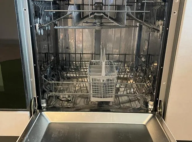 Wen Koenigsberger,ruhige Dg-wohnung In Weiden,2 Schlafzimmer,parkplatz, Zentral! Apartamento
